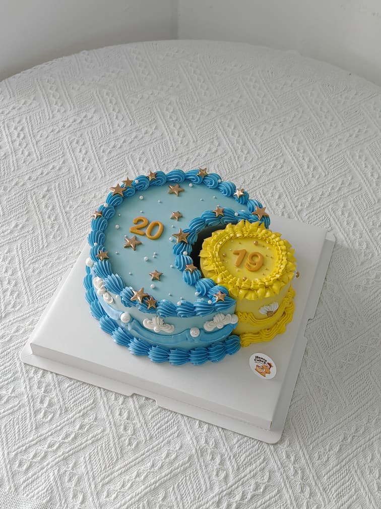 Eclipse Cake 1 - Themed Design Cake by Honey Cakey, Bandar Mahkota Cheras